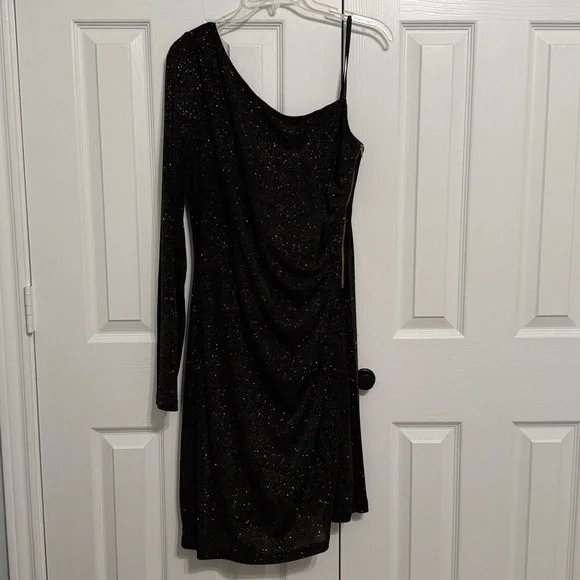 Adrianna Papell Black & Gold glitter Evening Dress Adrianna Papell Black & Gold glitter Evening Dress